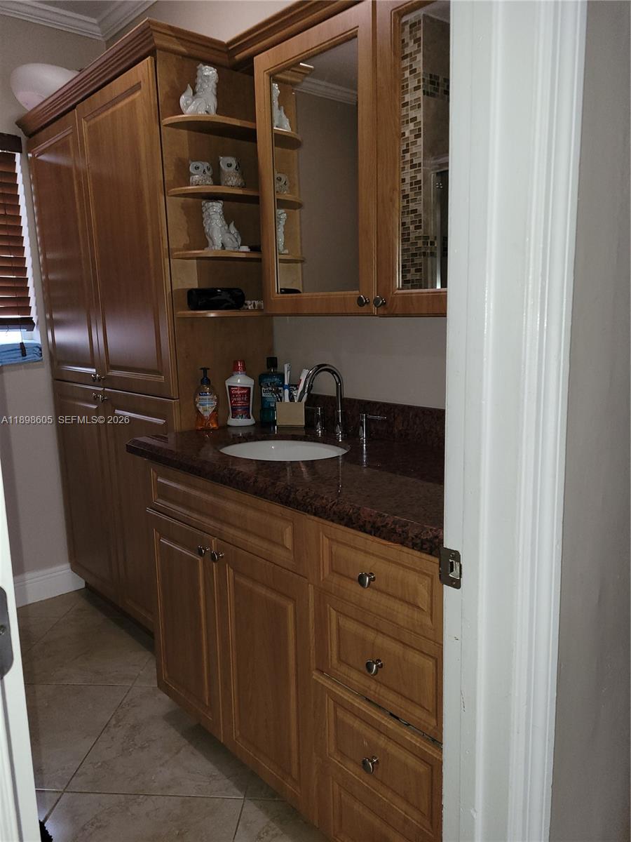 A11898605 Property Photo 10