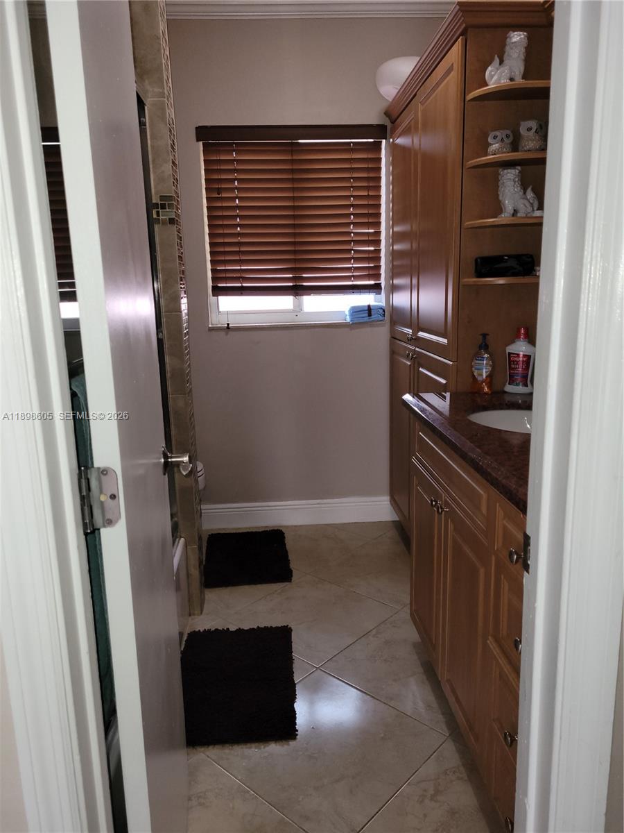 A11898605 Property Photo 14