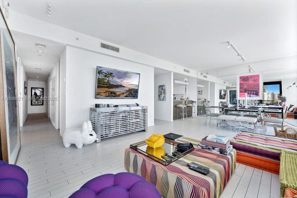 2201 Collins Avenue 628 Property Photo 6