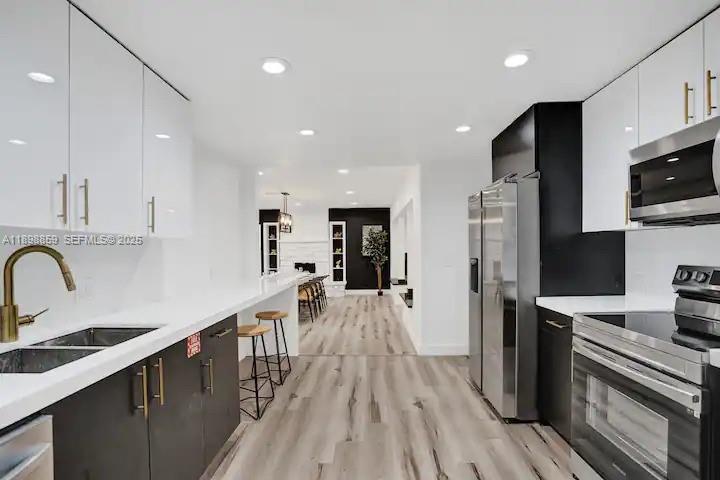 2100 Sw 28th Way Property Photo 2