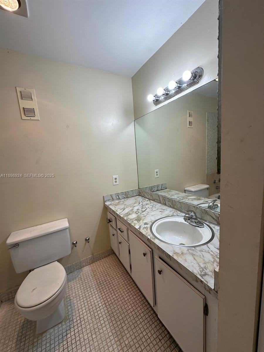 2051 Nw 46th Avenue F102 Property Photo 13