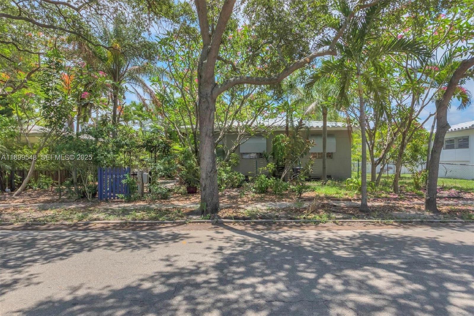 1910 Washington Street Property Photo 7