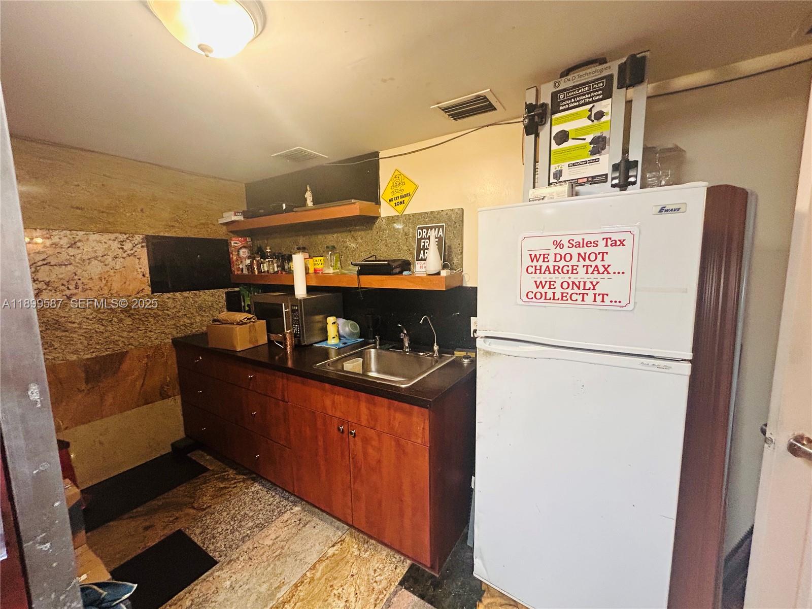 A11899587 Property Photo 7