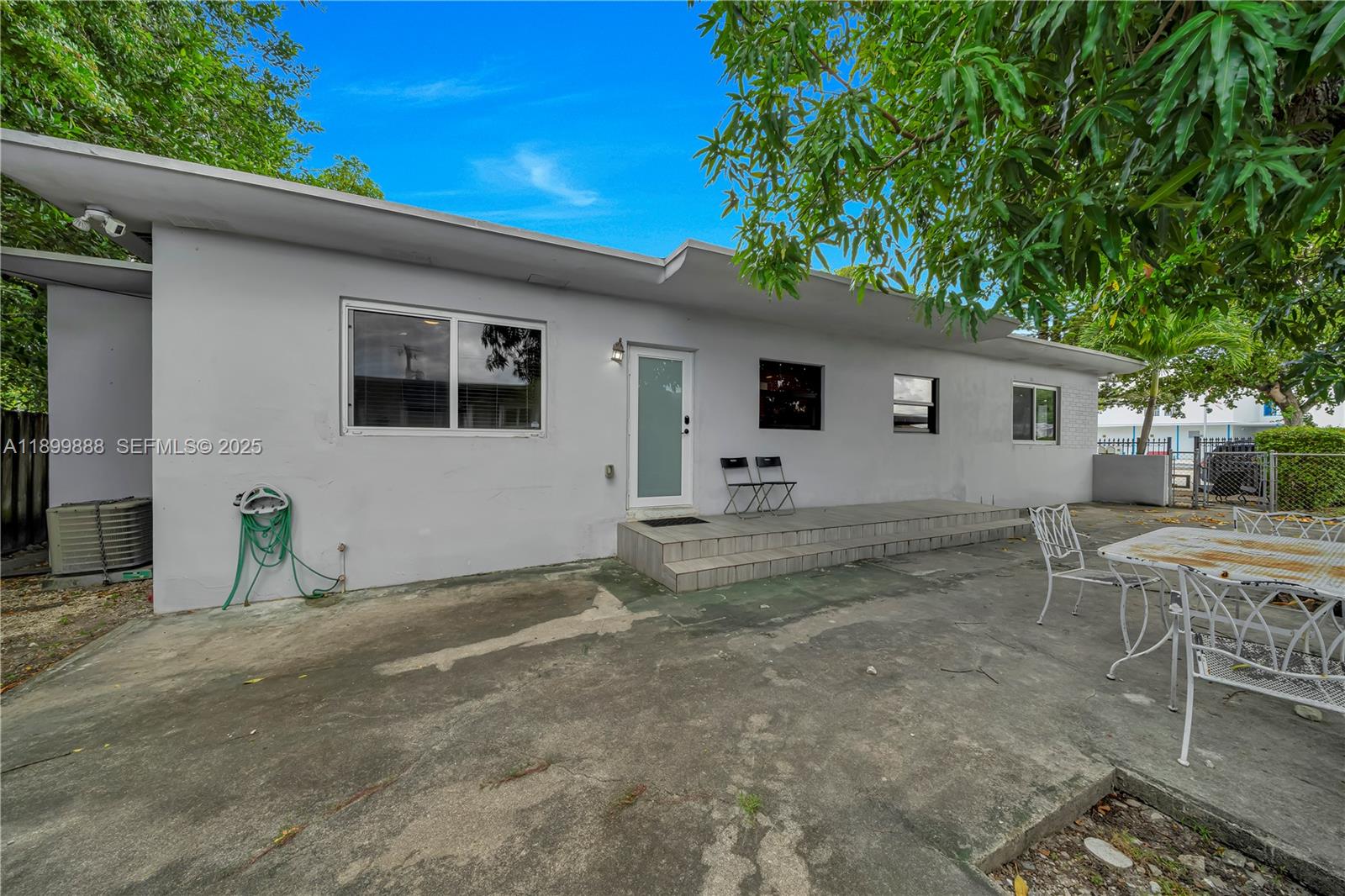 3181 NW 5th Avenue Property Photo 1
