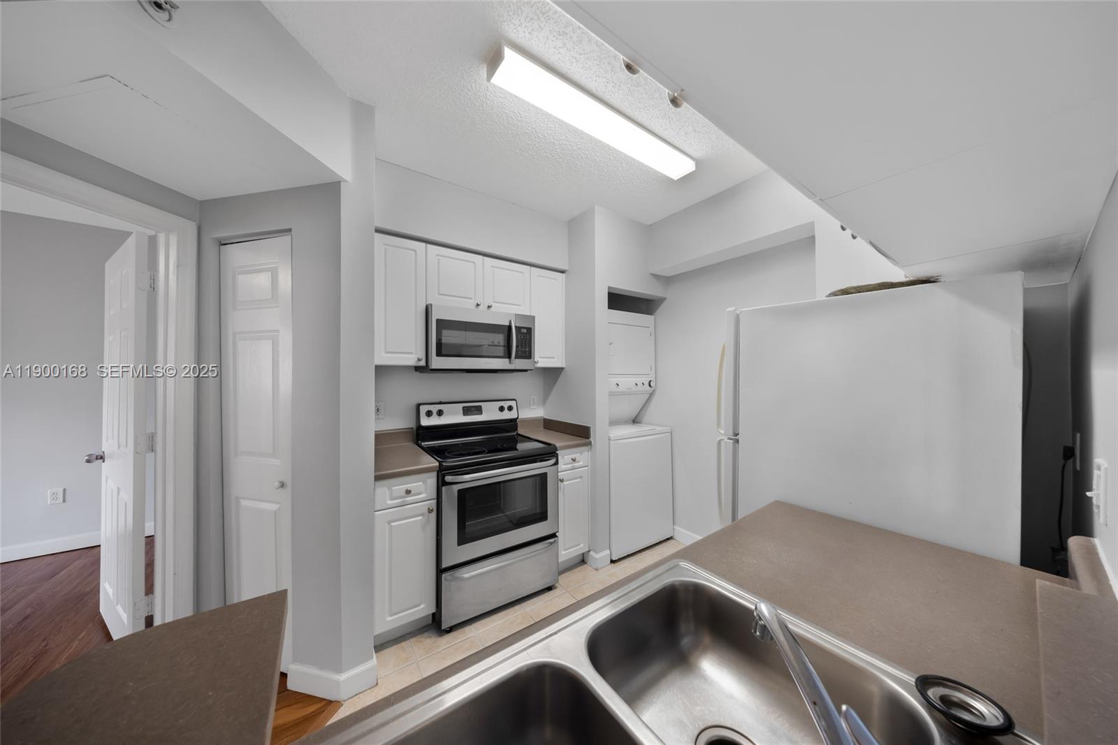 17125 N Bay Road 3301 Property Photo 7