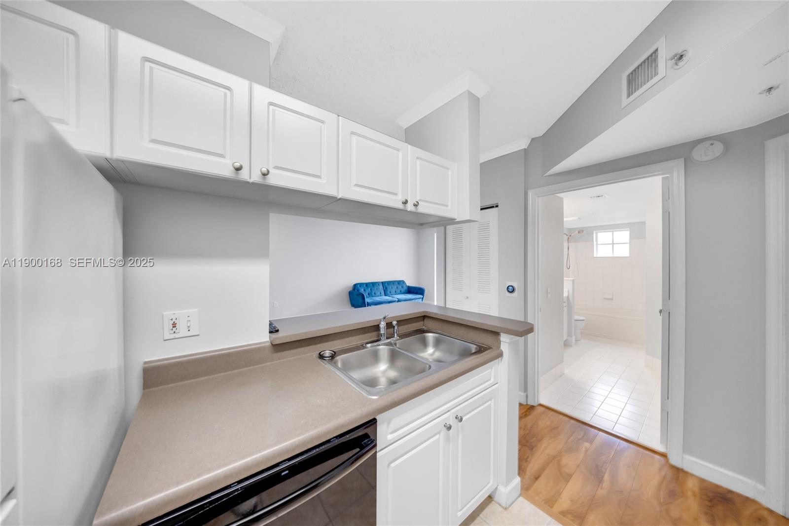 17125 N Bay Road 3301 Property Photo 9