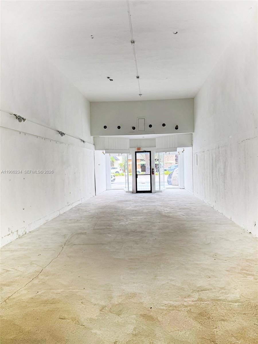 332 Miracle Mile Property Photo 4