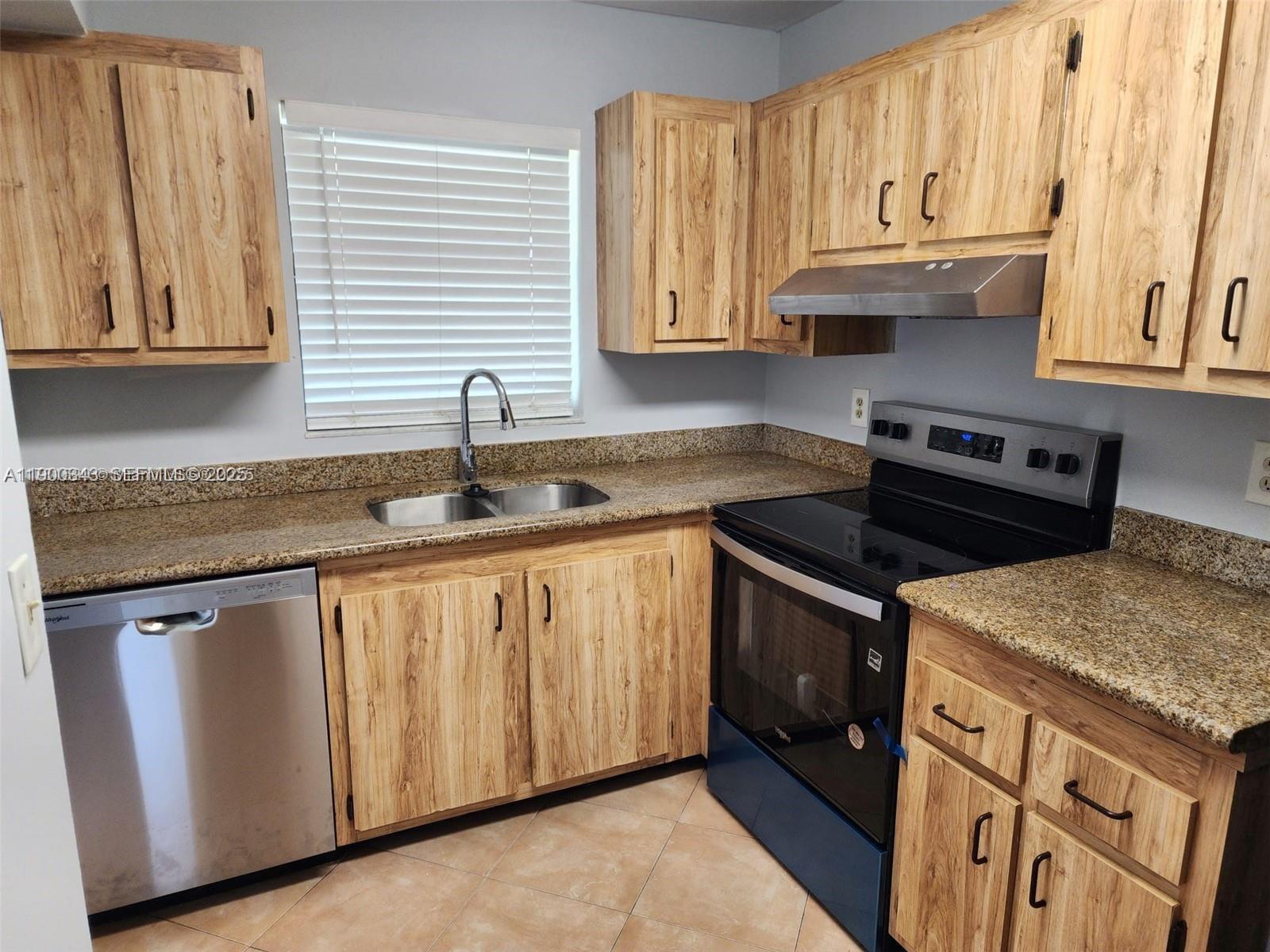 6061 Shakerwood Circle 208 Property Photo 1