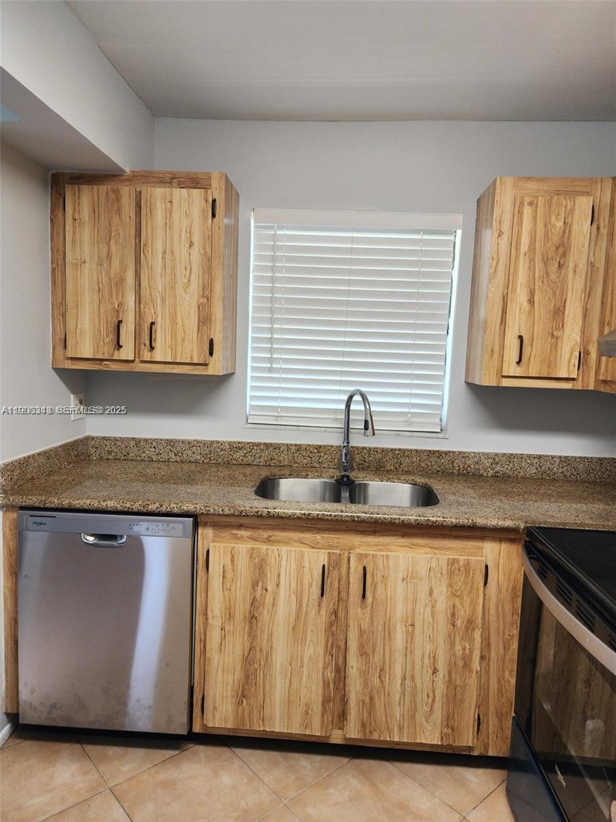 6061 Shakerwood Circle 208 Property Photo 2