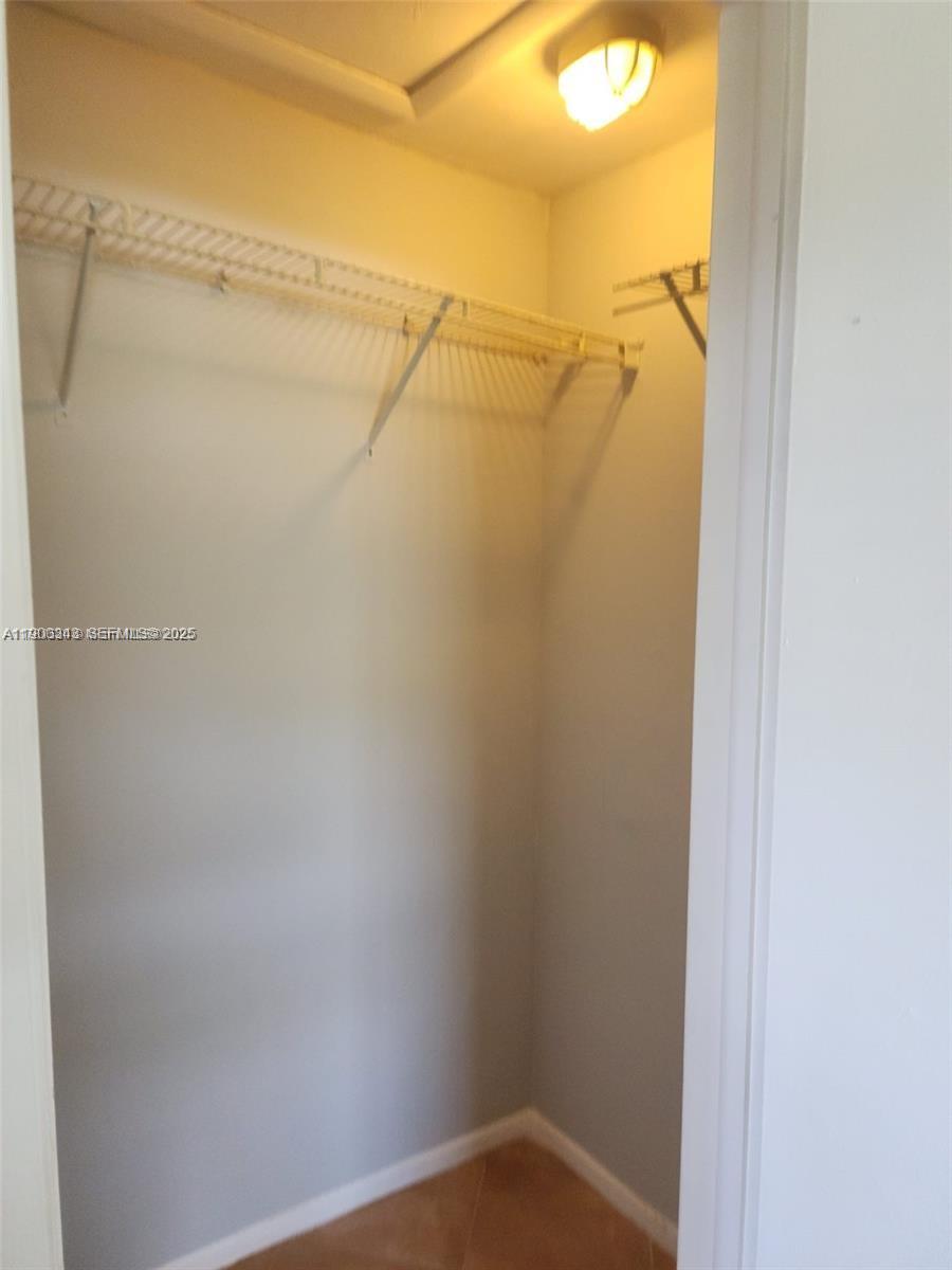 6061 Shakerwood Circle 208 Property Photo 8