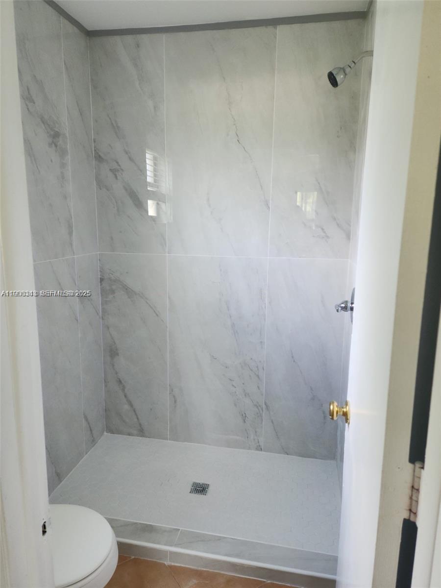 6061 Shakerwood Circle 208 Property Photo 10