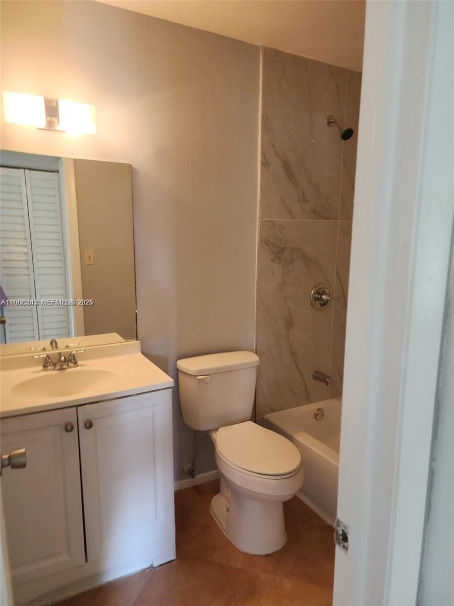 6061 Shakerwood Circle 208 Property Photo 12