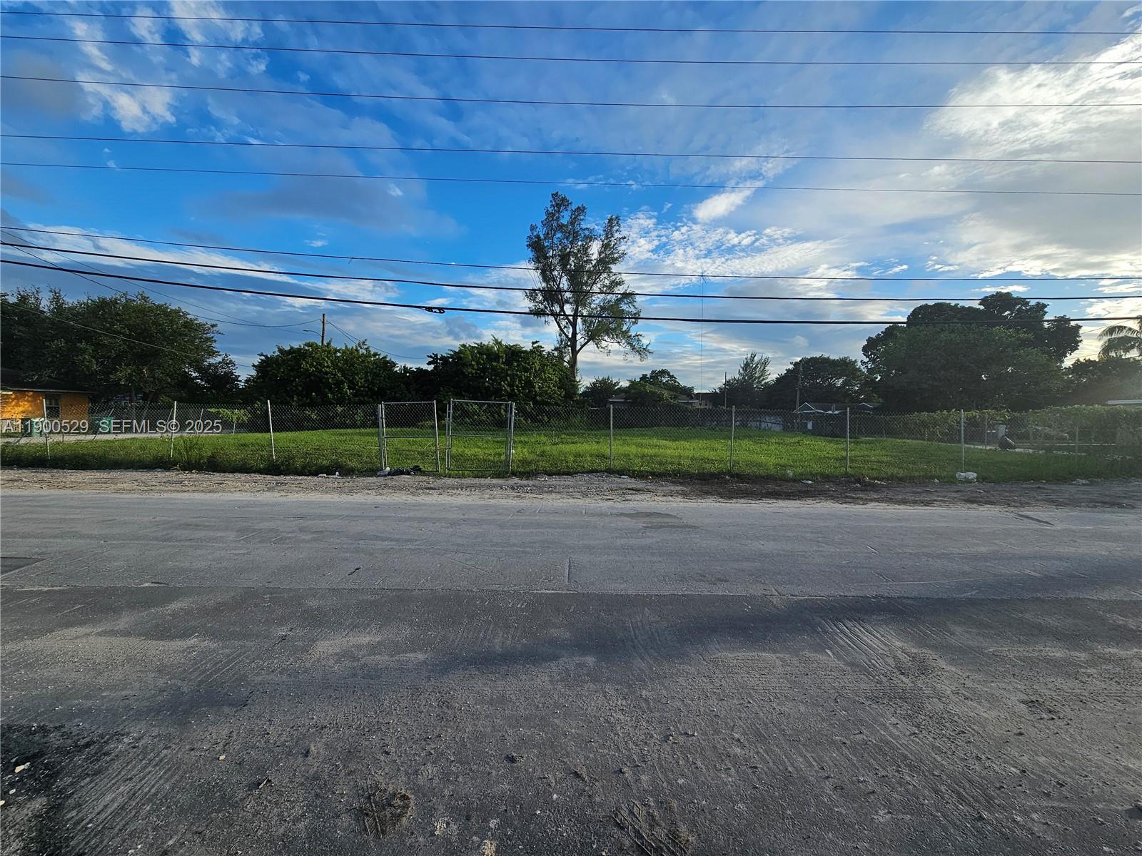 2140 Nw 76th Street Property Photo 2