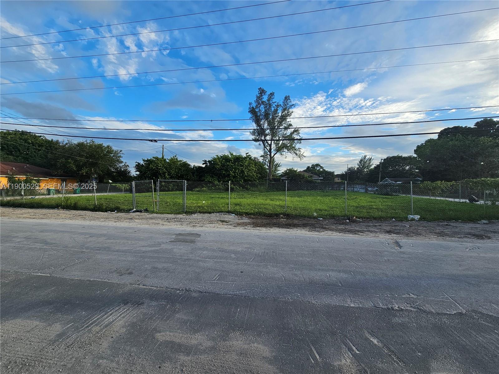 2140 Nw 76th Street Property Photo 3