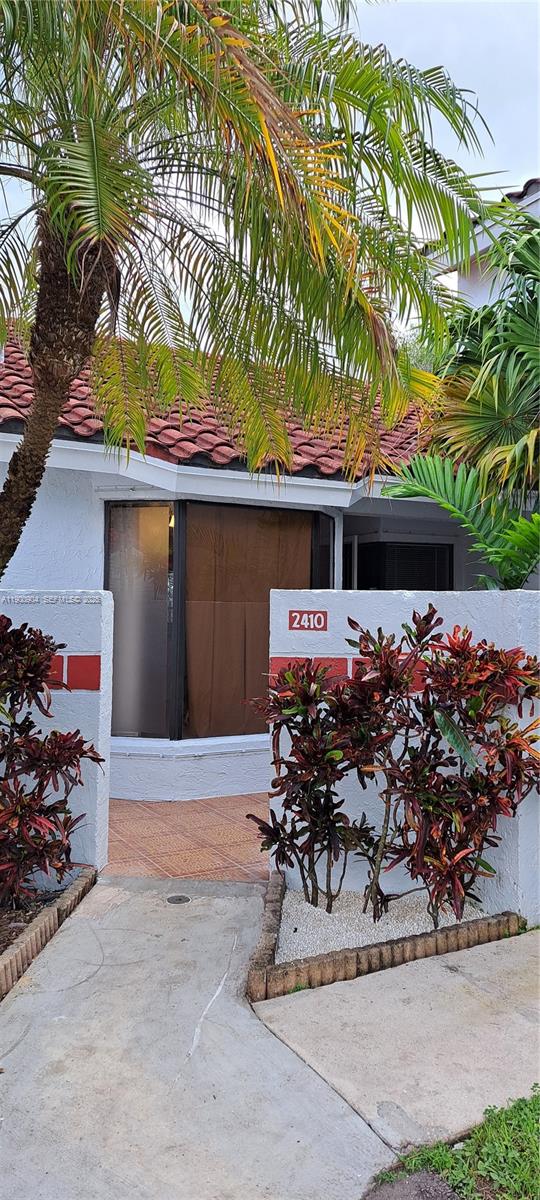 2410 San Remo Circle Property Photo 2
