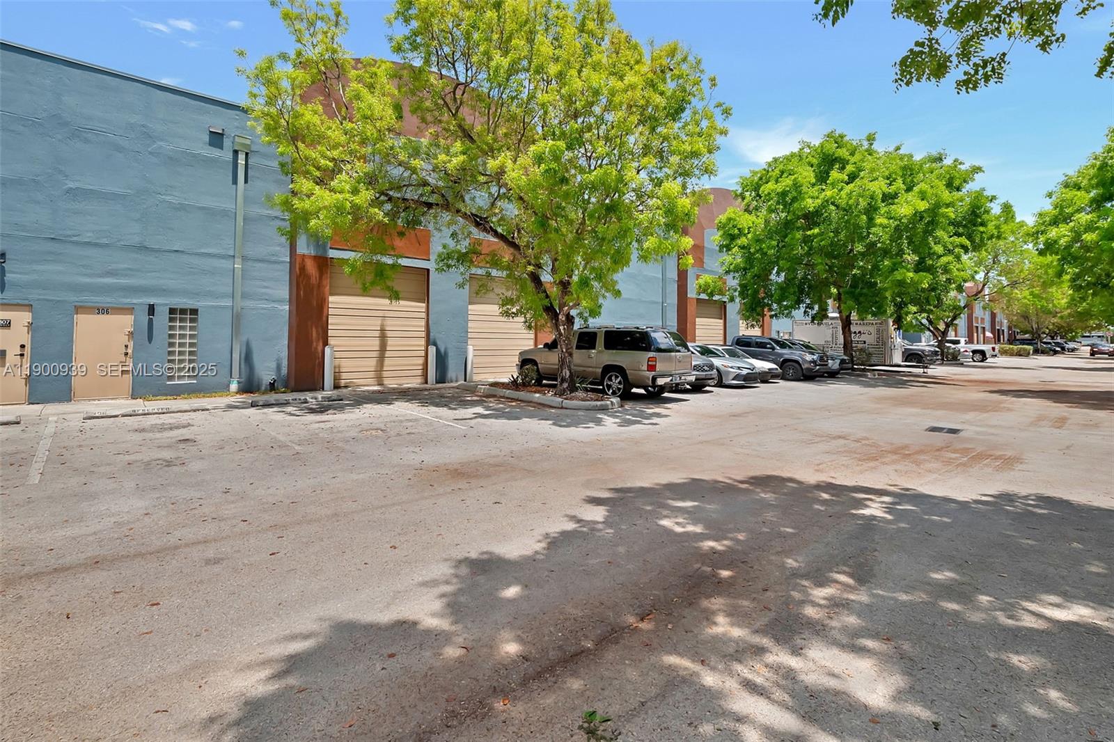 20200 NW 2nd Avenue C6 Property Photo 1