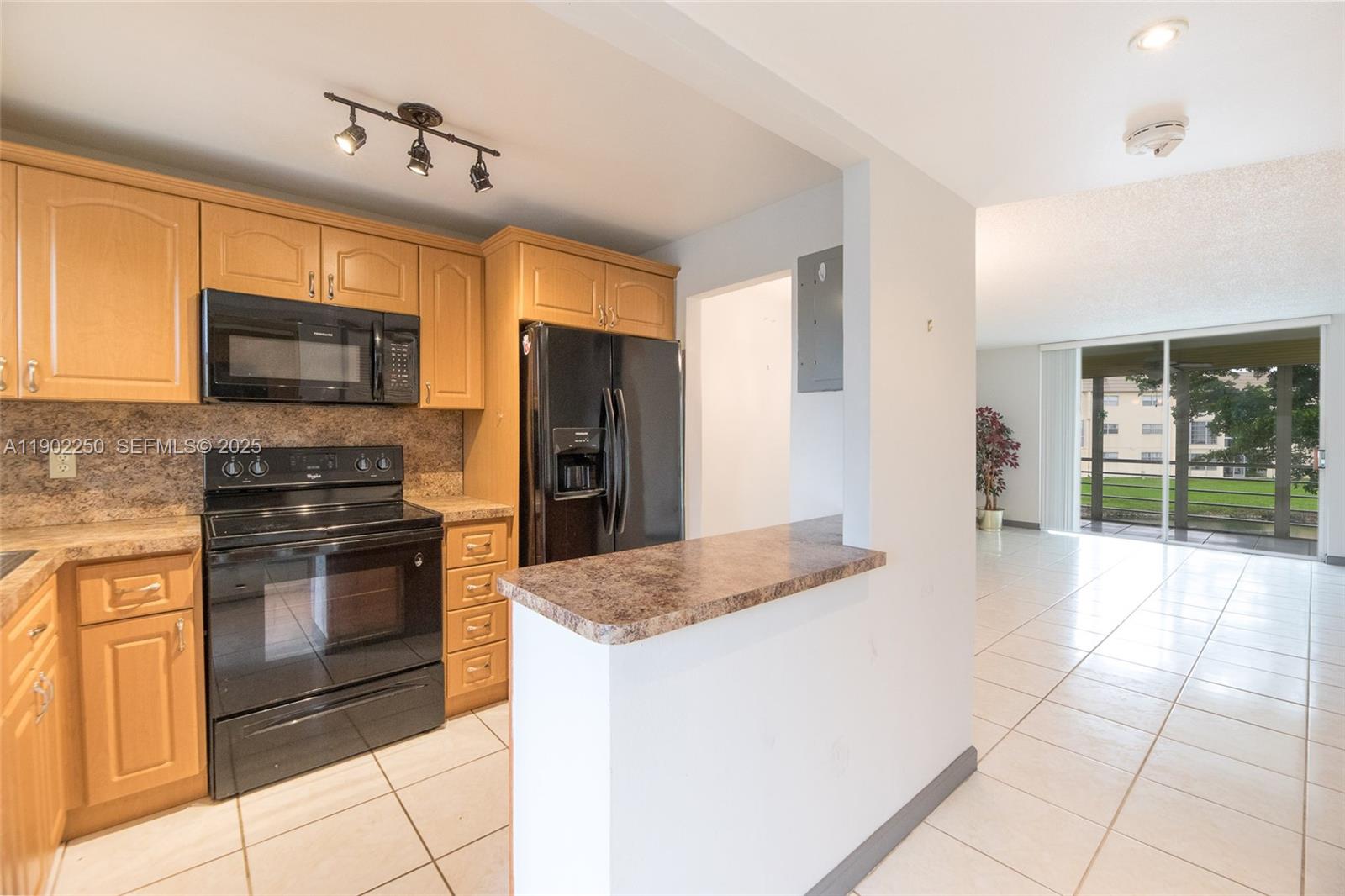 A11902250 Property Photo 6
