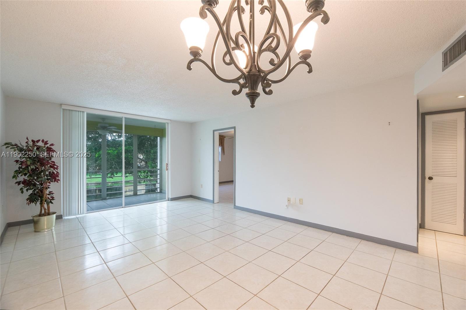 A11902250 Property Photo 7