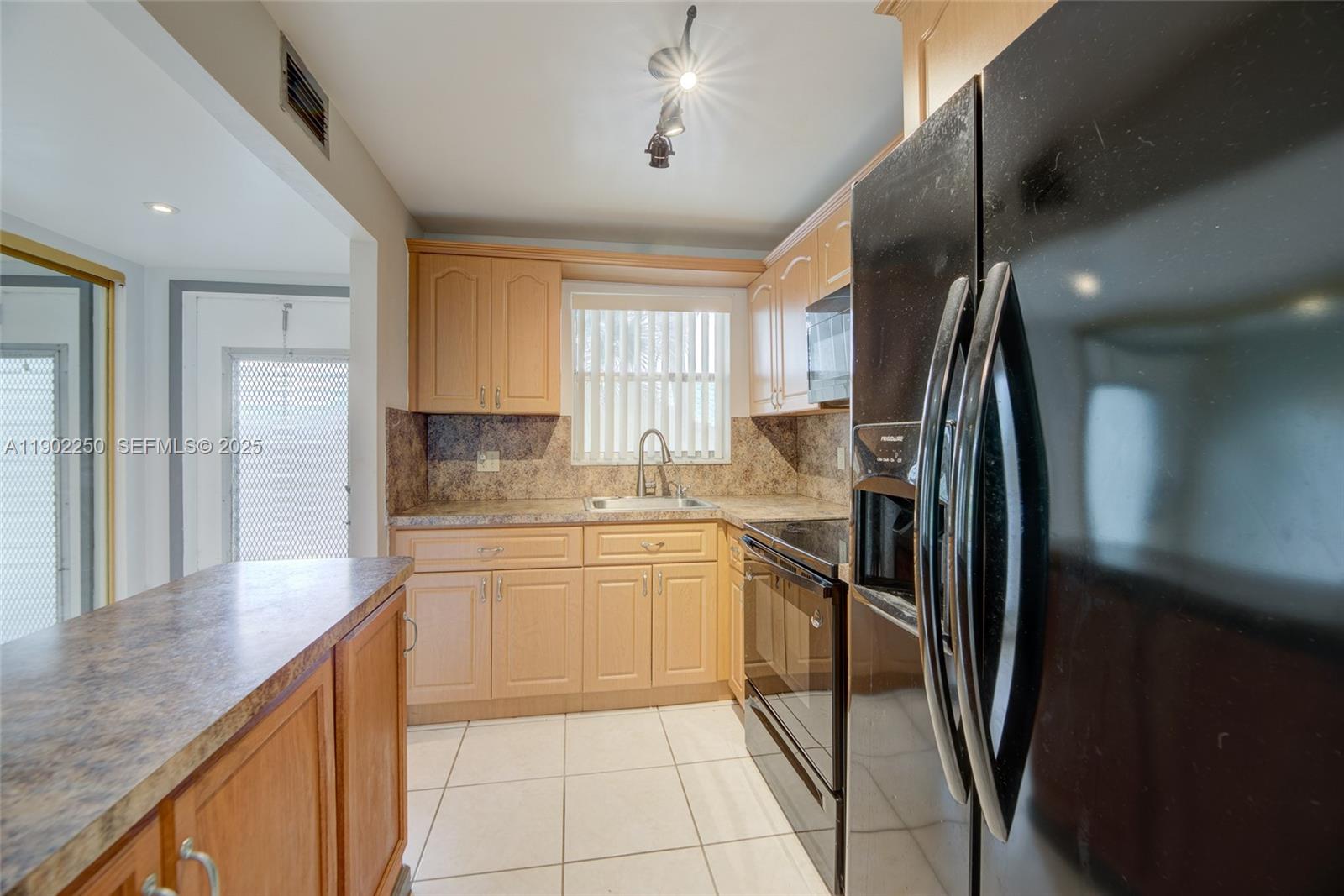 A11902250 Property Photo 9