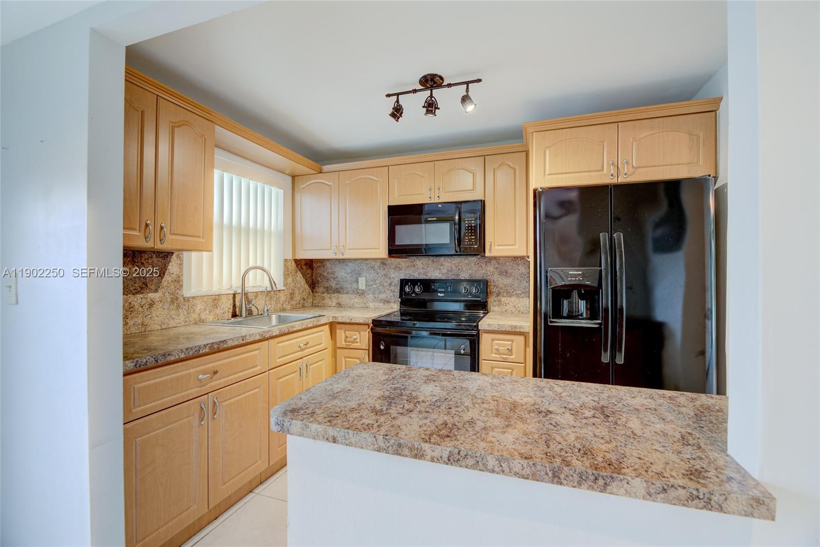 A11902250 Property Photo 11