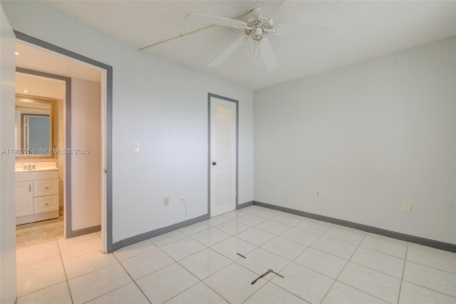 A11902250 Property Photo 15