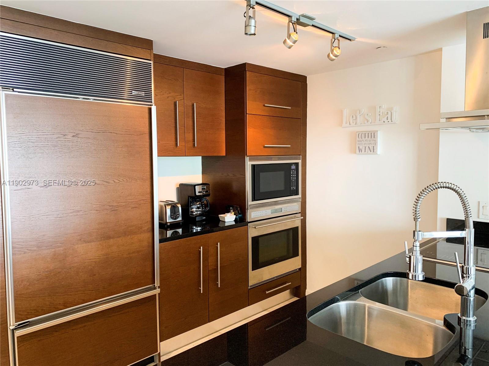 A11902973 Property Photo 5