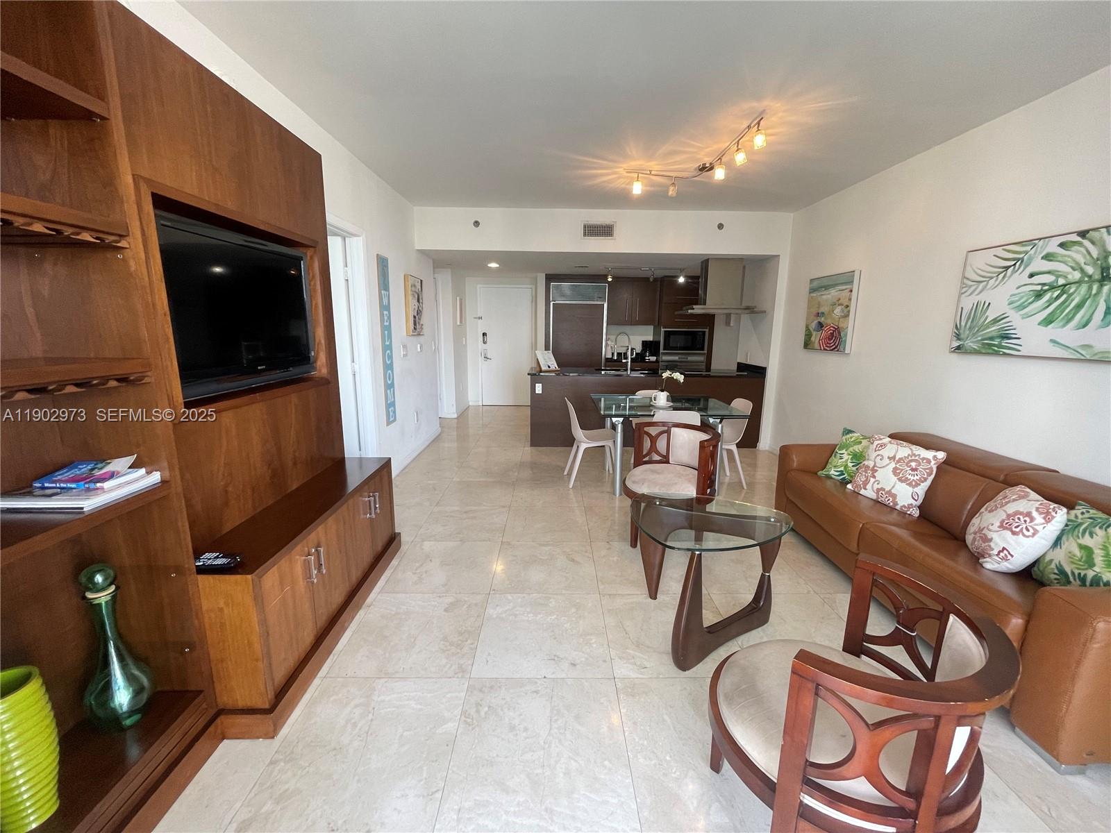 A11902973 Property Photo 8