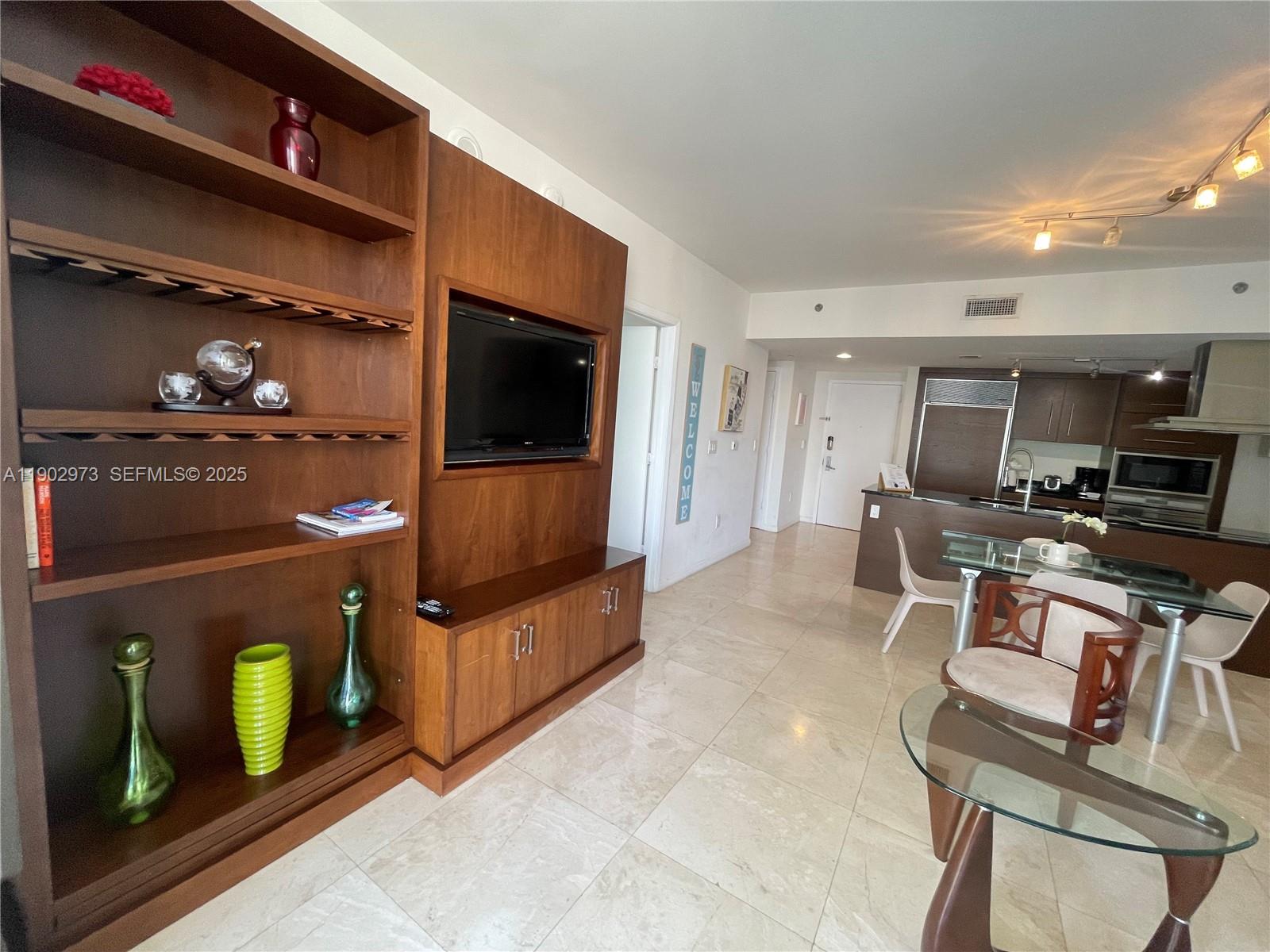 A11902973 Property Photo 9