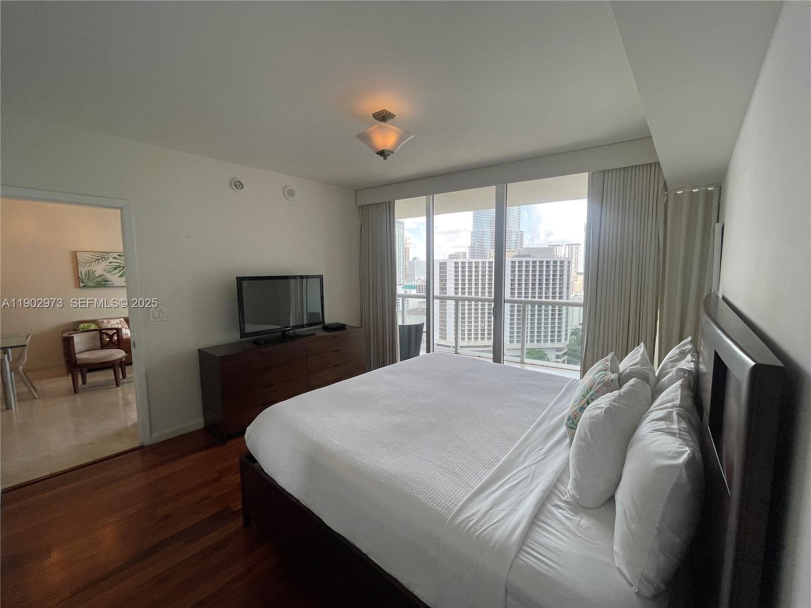 A11902973 Property Photo 12
