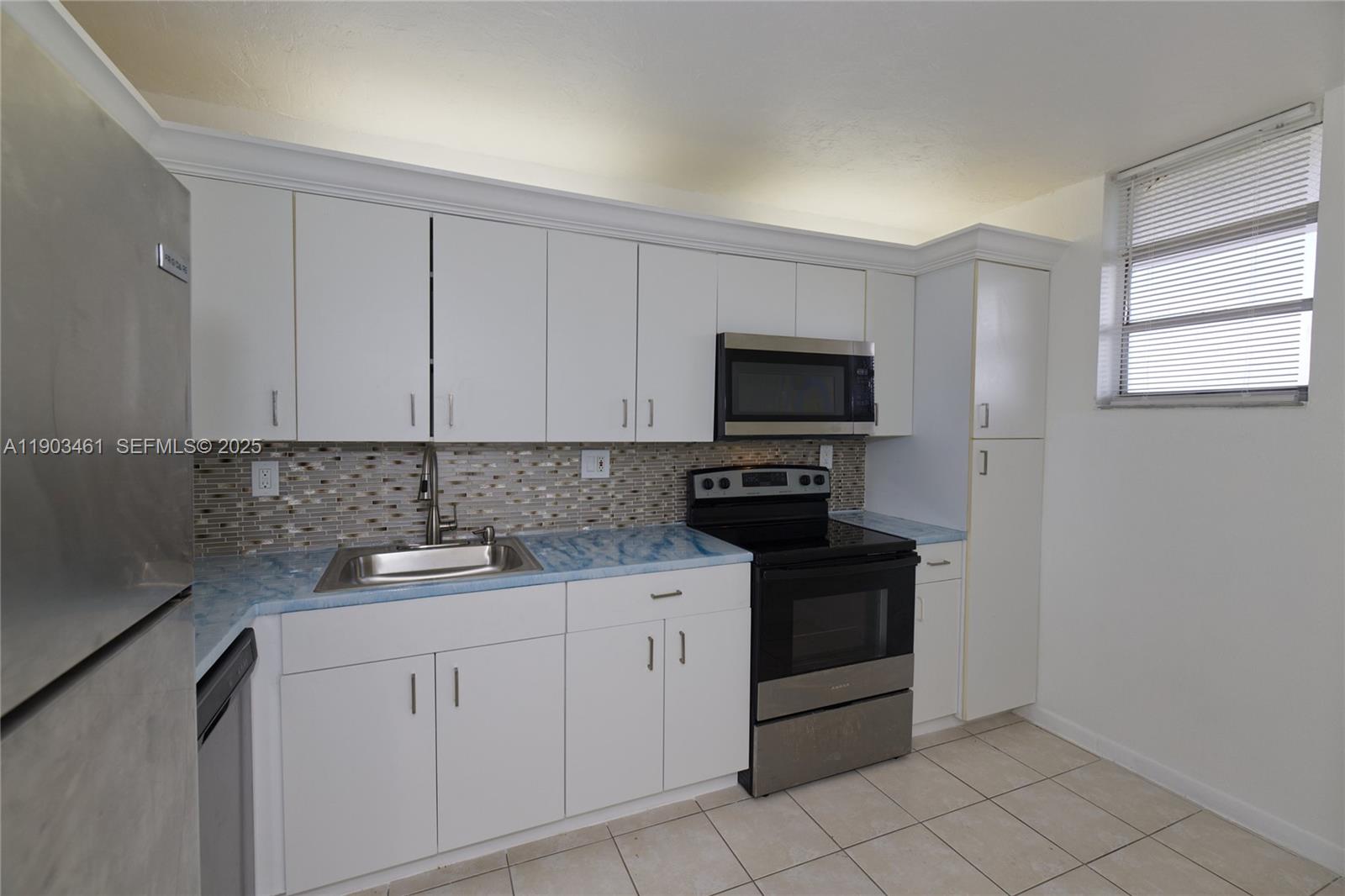 2903 N Miami Beach Boulevard 806 Property Photo 2