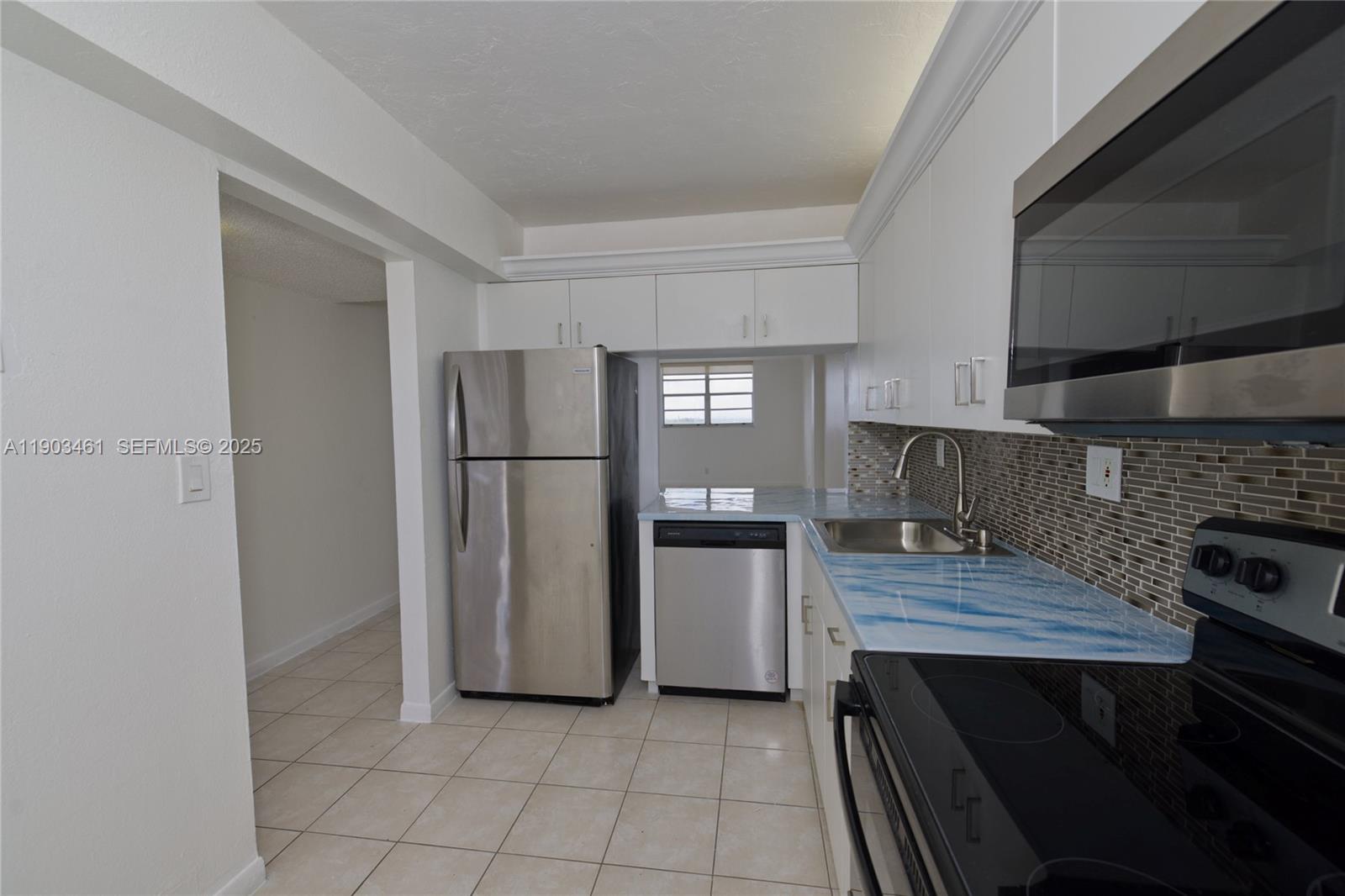 2903 N Miami Beach Boulevard 806 Property Photo 3