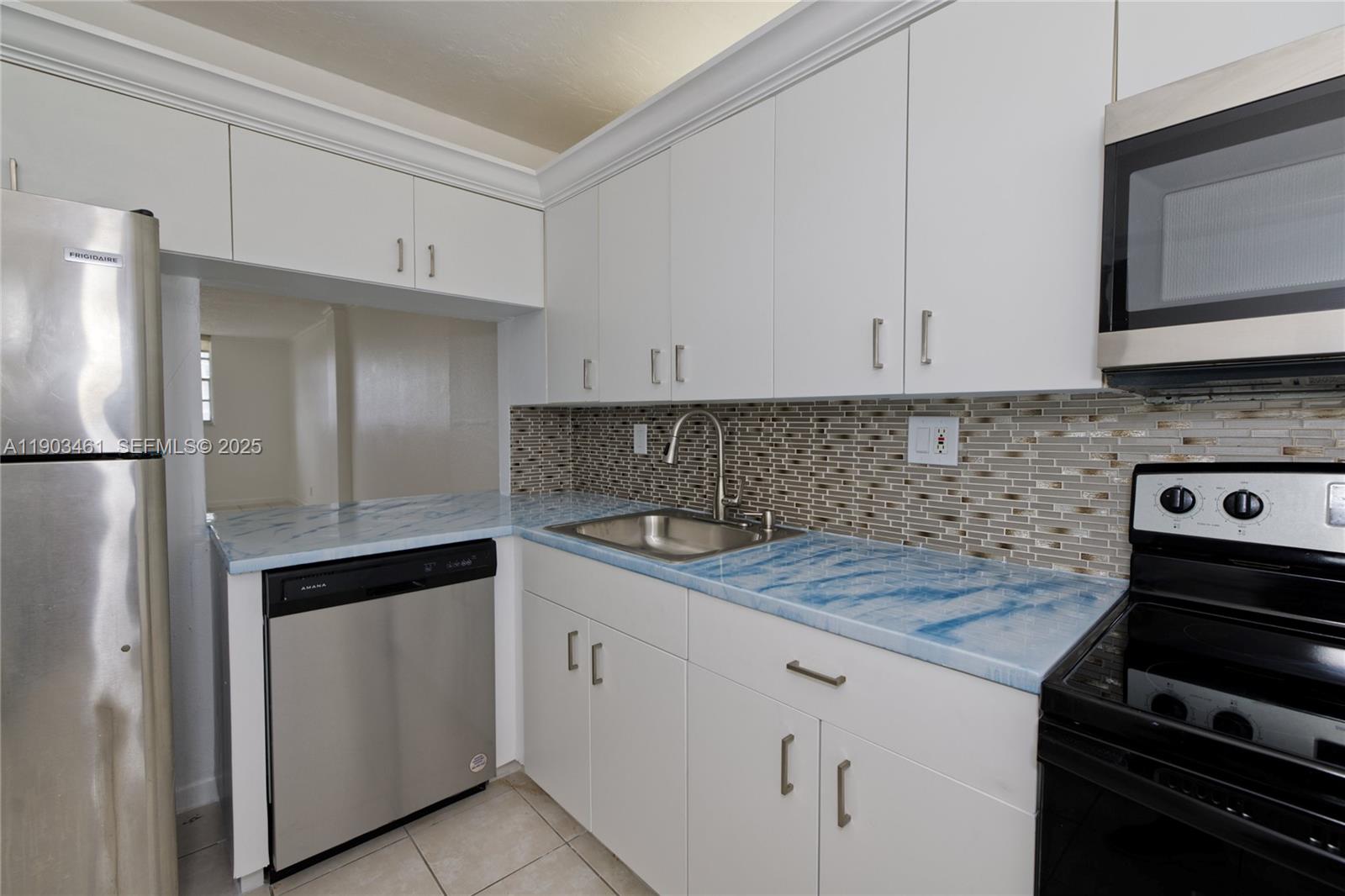 2903 N Miami Beach Boulevard 806 Property Photo 4