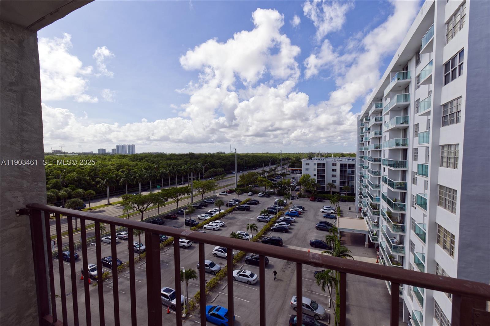 2903 N Miami Beach Boulevard 806 Property Photo 14