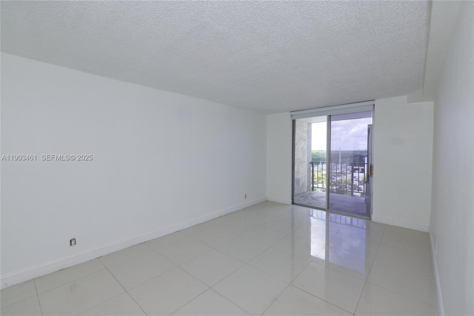 2903 N Miami Beach Boulevard 806 Property Photo 15