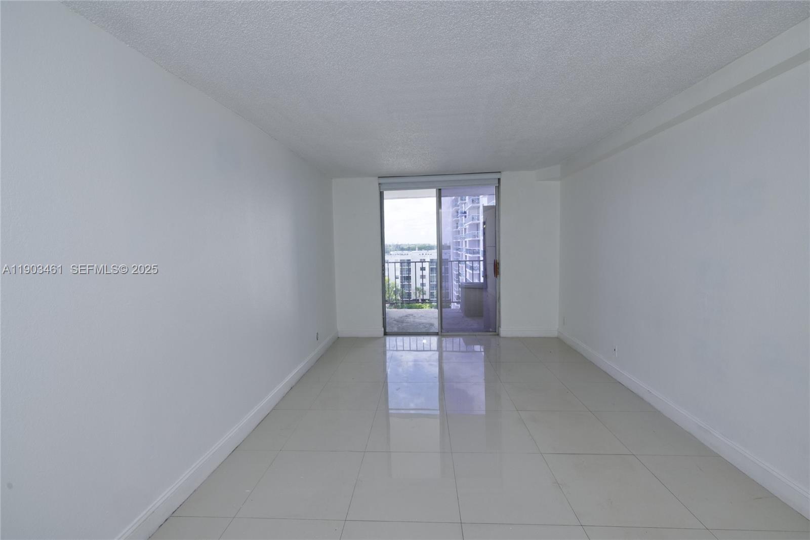 2903 N Miami Beach Boulevard 806 Property Photo 16