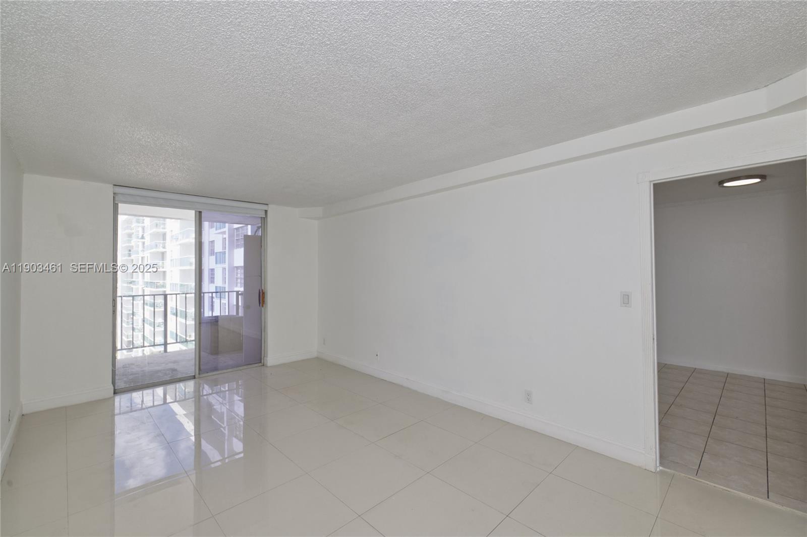 2903 N Miami Beach Boulevard 806 Property Photo 17