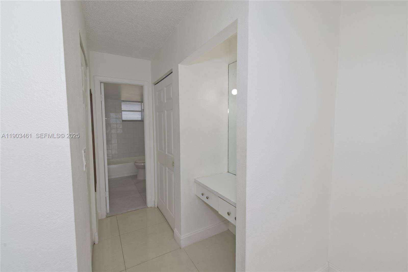 2903 N Miami Beach Boulevard 806 Property Photo 18