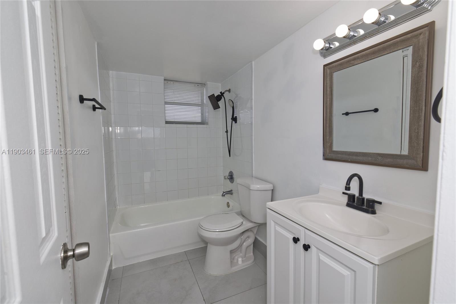 2903 N Miami Beach Boulevard 806 Property Photo 19
