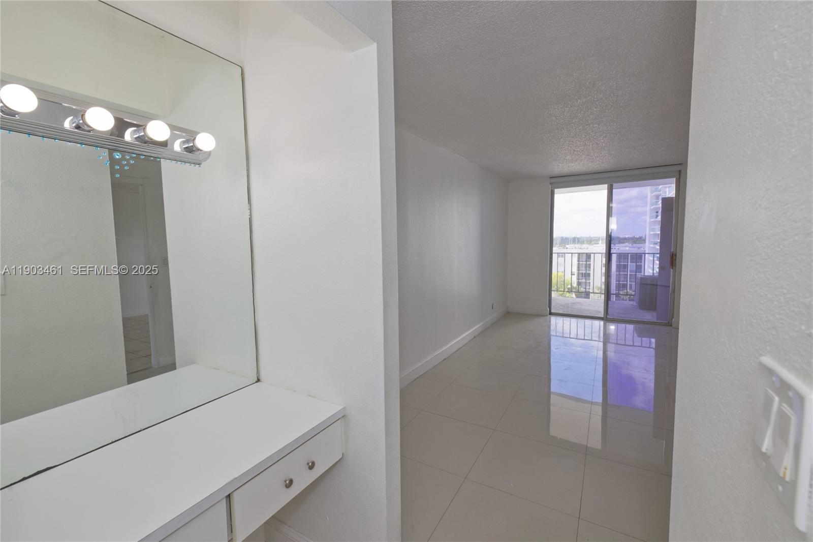2903 N Miami Beach Boulevard 806 Property Photo 20