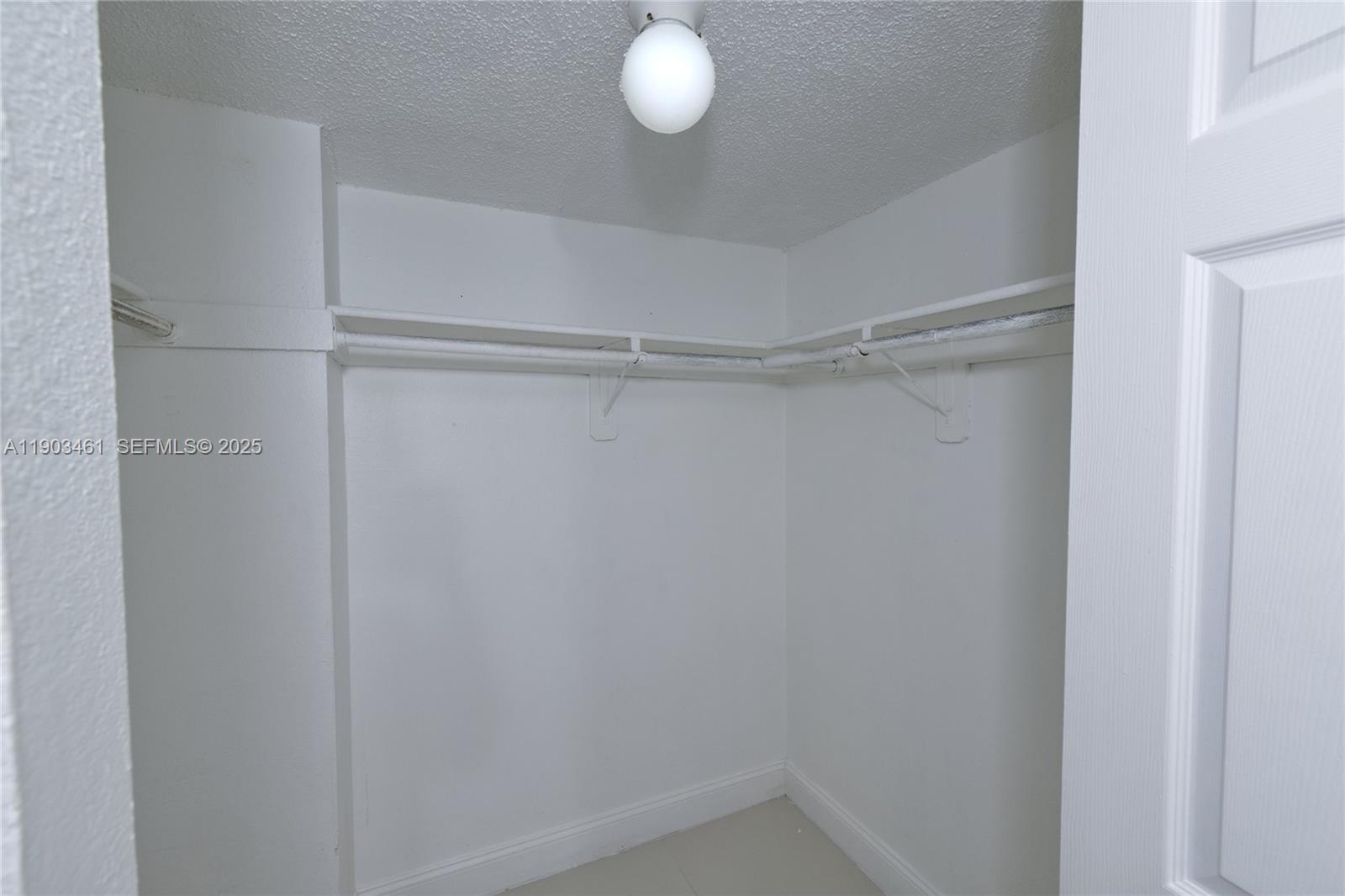 2903 N Miami Beach Boulevard 806 Property Photo 21