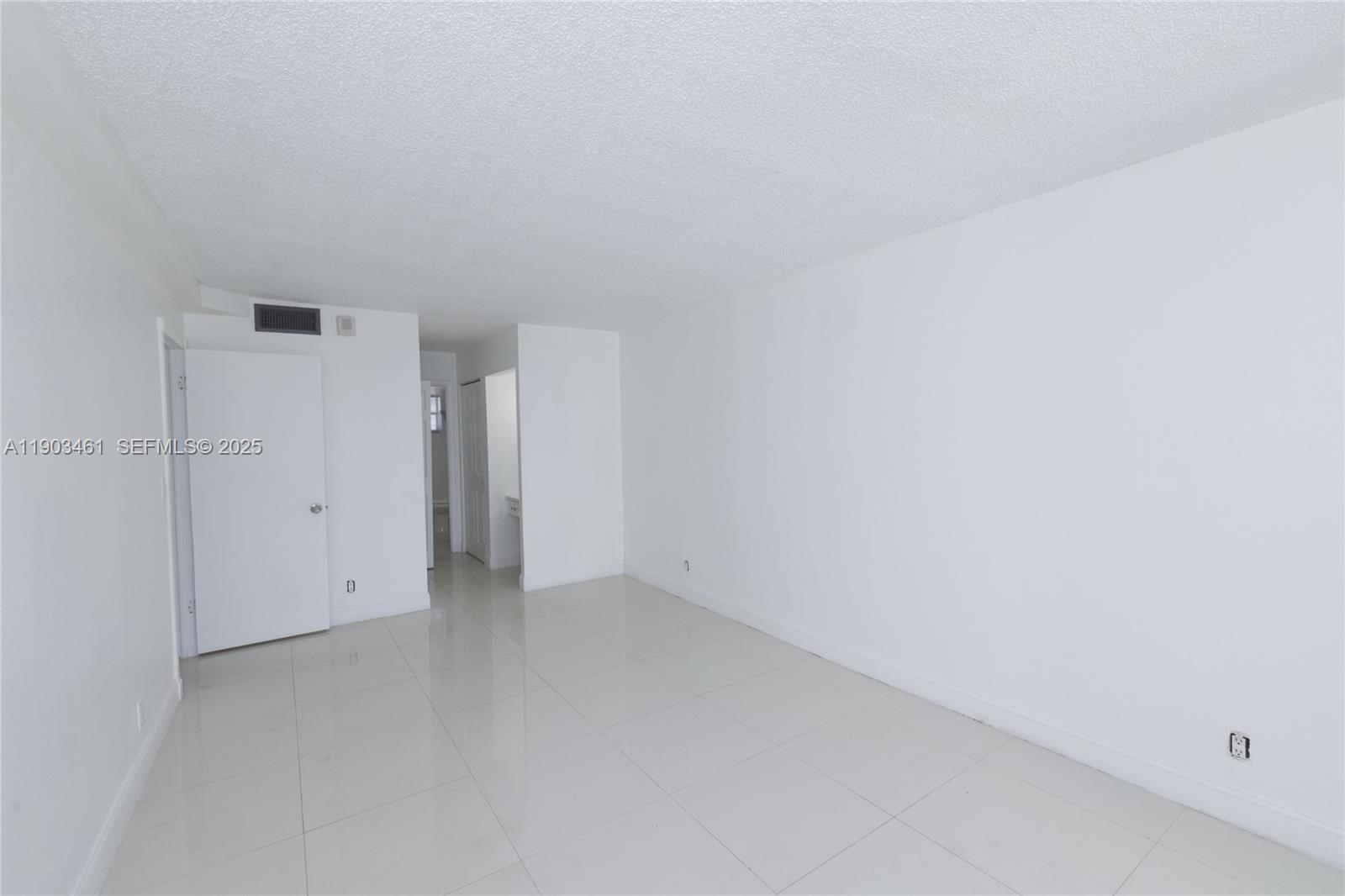 2903 N Miami Beach Boulevard 806 Property Photo 22