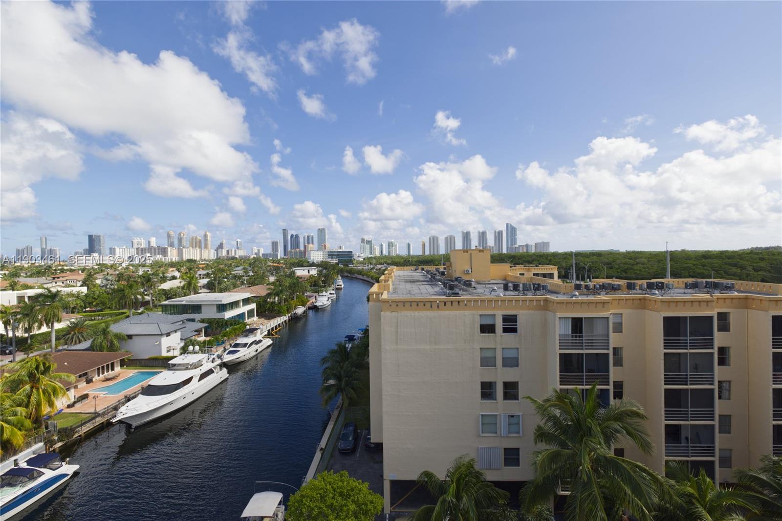 2903 N Miami Beach Boulevard 806 Property Photo 24
