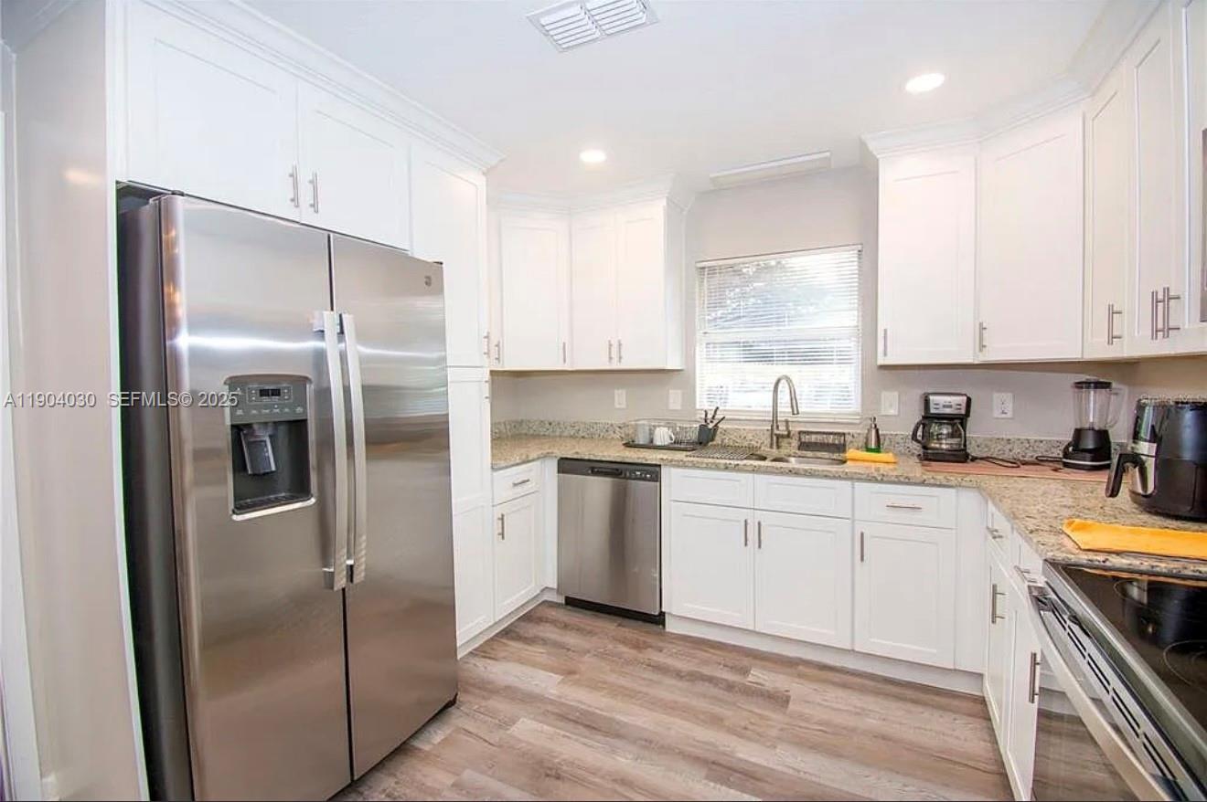 A11904030 Property Photo 8