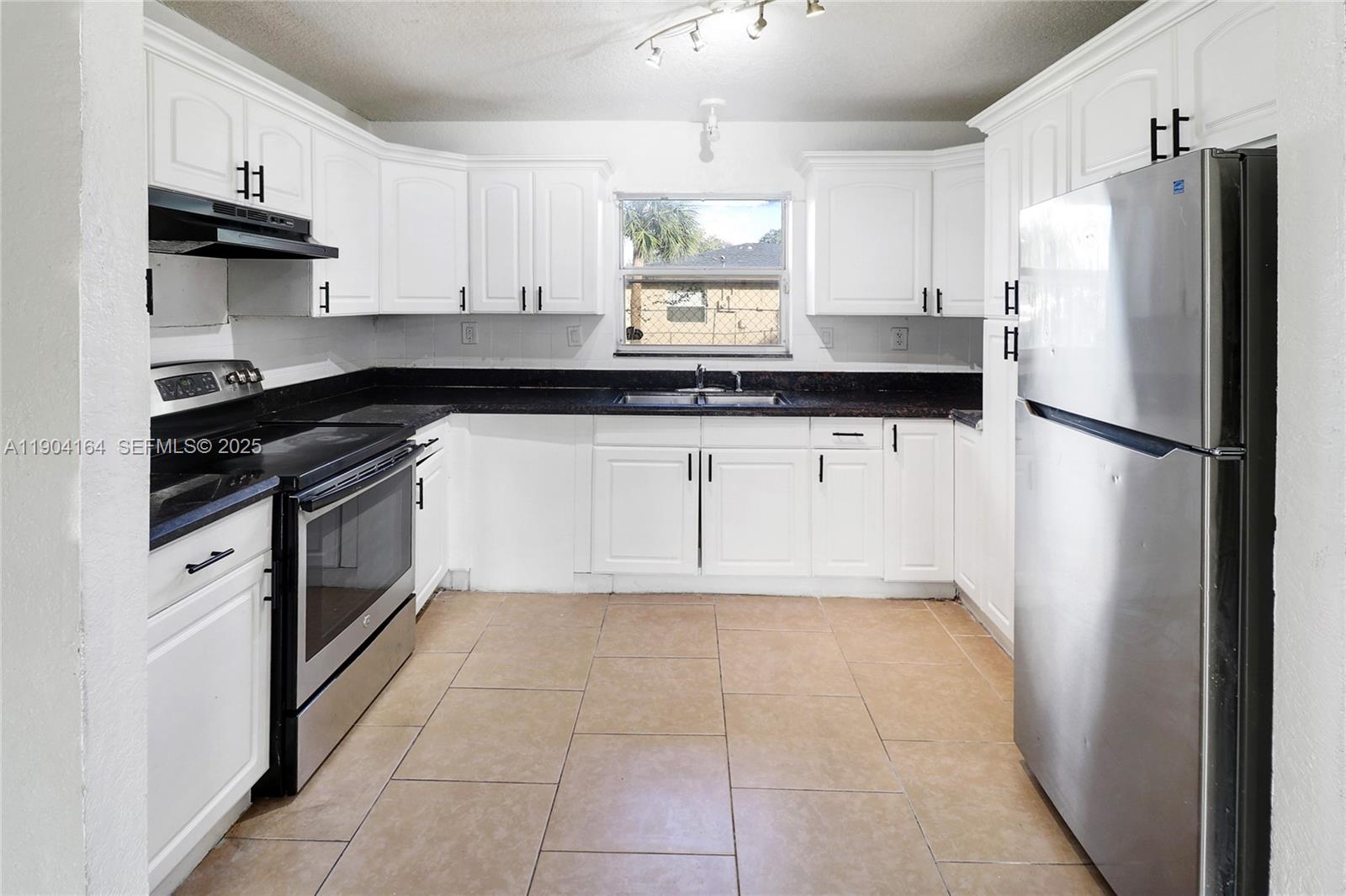 1722 Nw 8th Court Property Photo 3