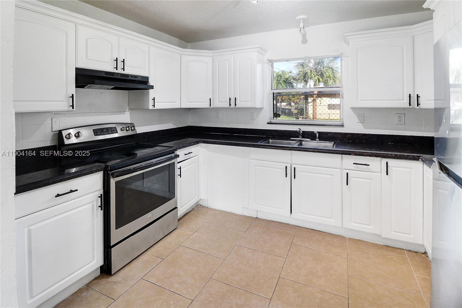 1722 Nw 8th Court Property Photo 4