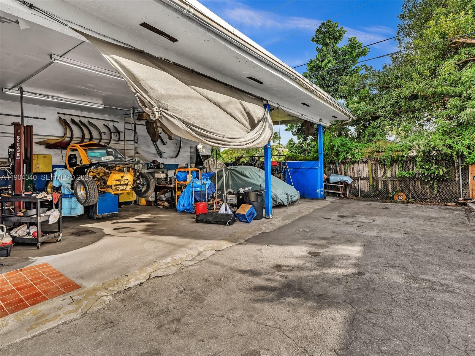 2112 Nw 36th Street Property Photo 8