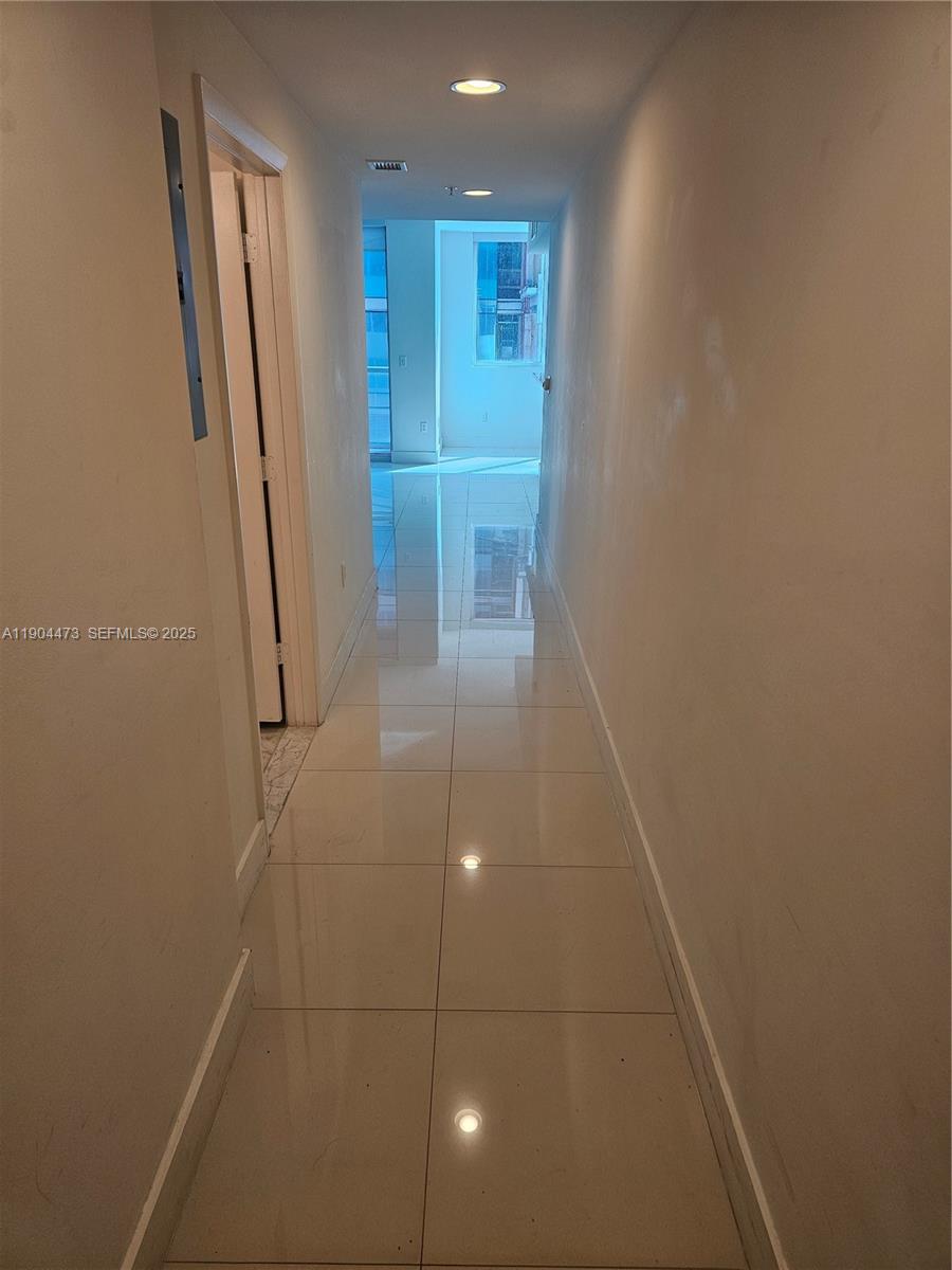 244 Biscayne Boulevard 908 Property Photo 3