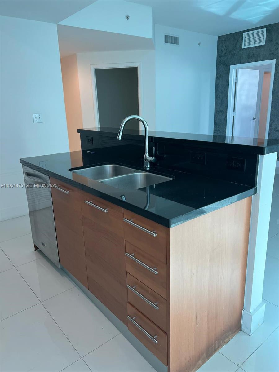 244 Biscayne Boulevard 908 Property Photo 10