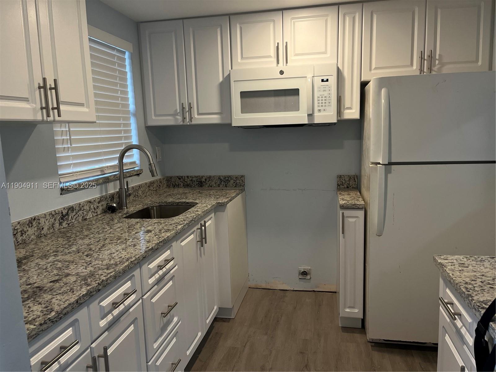 10466 Sunrise Lakes Boulevard 108 Property Photo 4