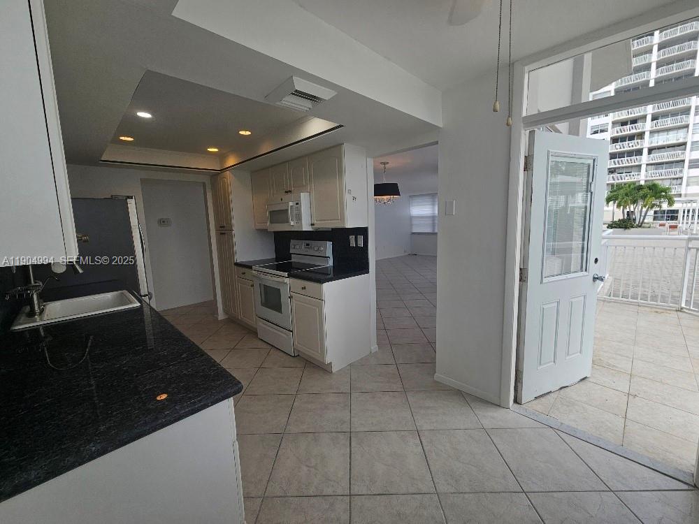 18041 Biscayne Boulevard 204 Property Photo 1
